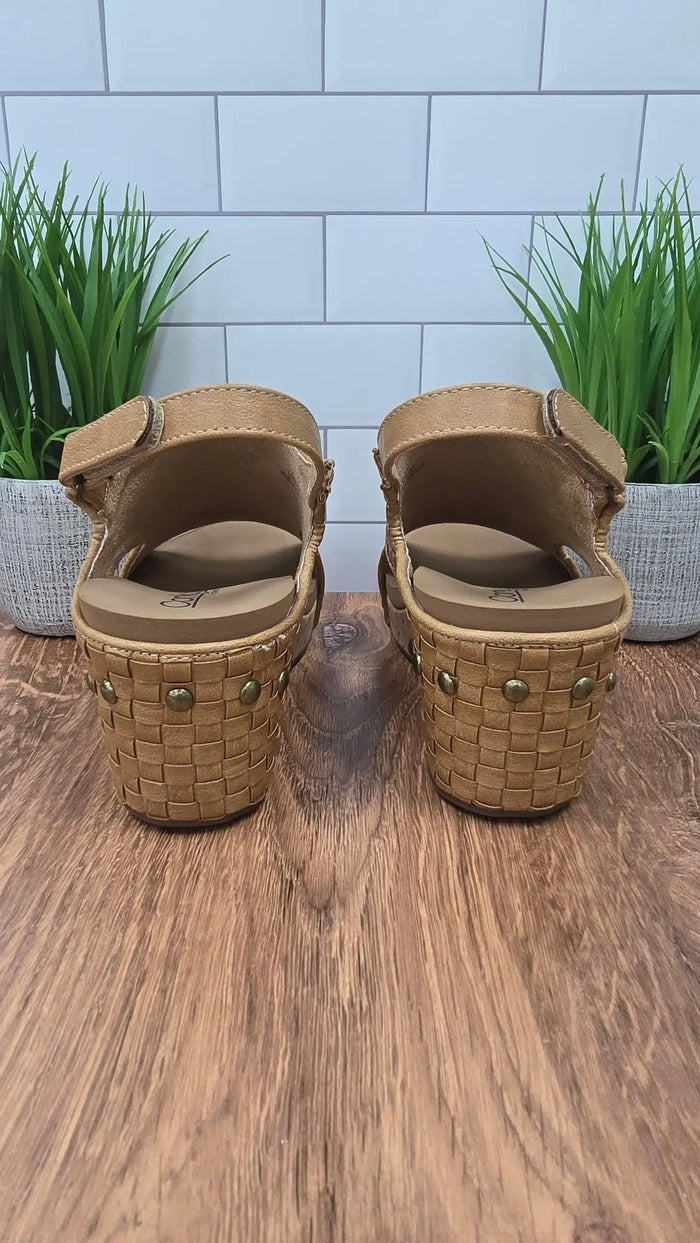 Carley Woven Corky's