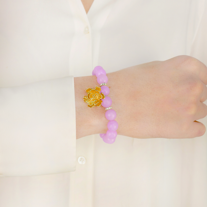 a person wearing a bracelet