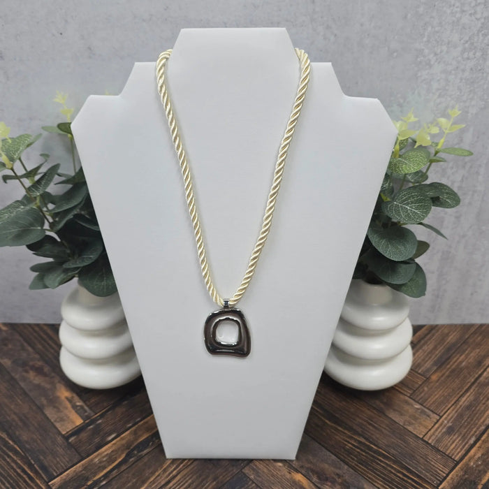 The Olivia Necklace ChanSuttPearls